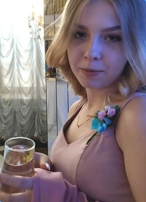 Малая бухает