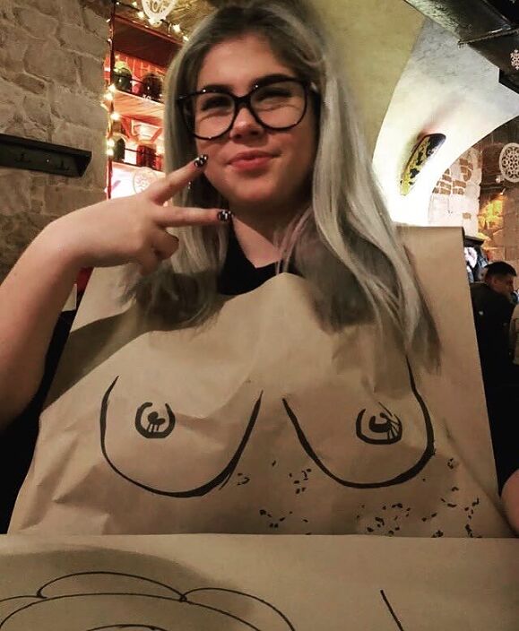 Начинающая шлюшка на фотосесии