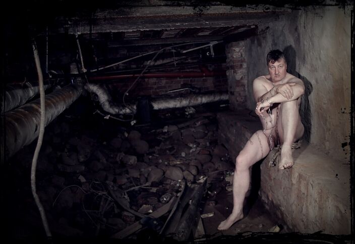 В темном и страшном подвале...