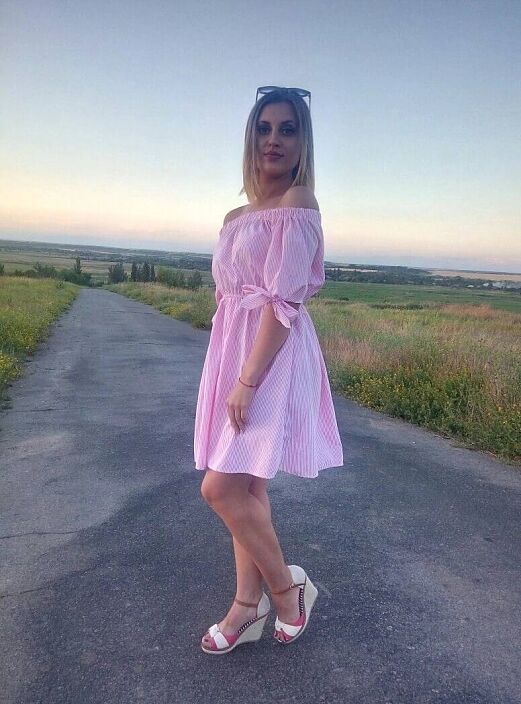 Какие трусики под платьем ?