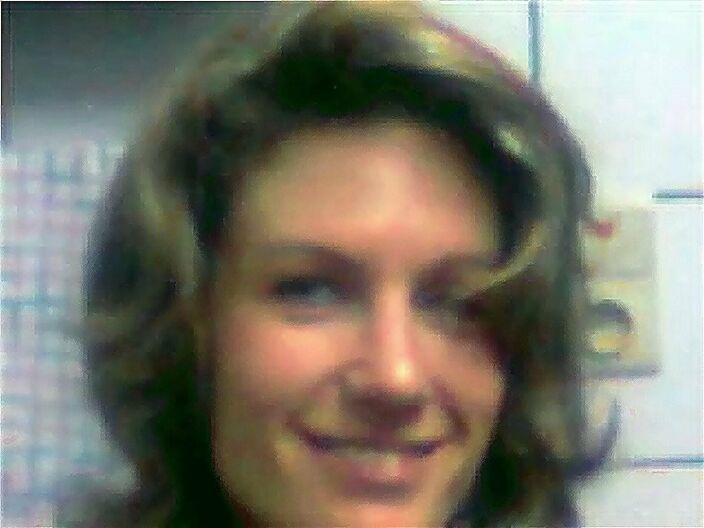 Шлюшка Роксана готова трахаться с молодыми арабскими под