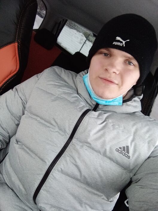 Молодой парень)