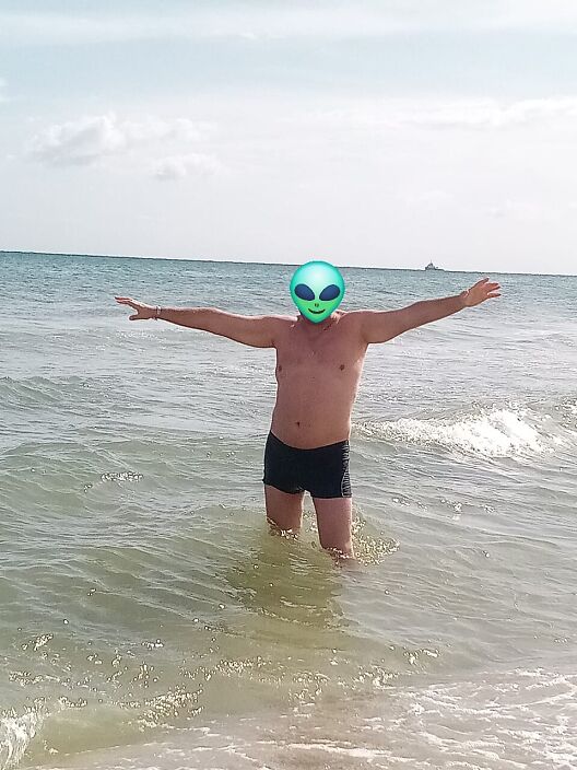 На море
