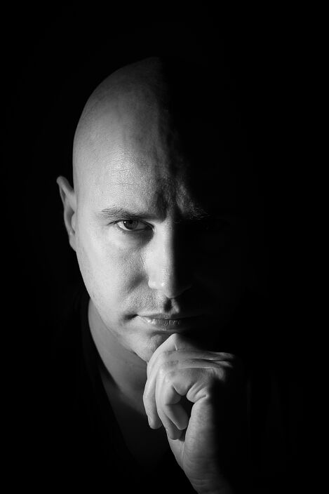 в поиске развратных друзей