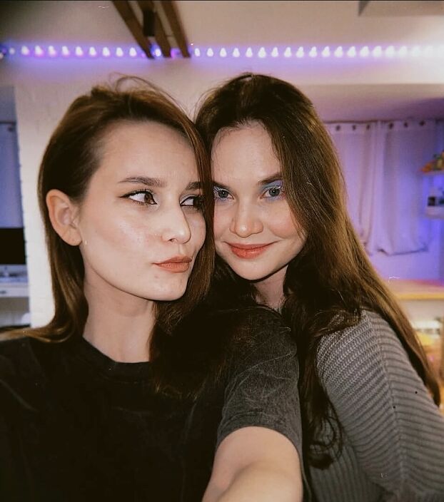 И тут с подругой)