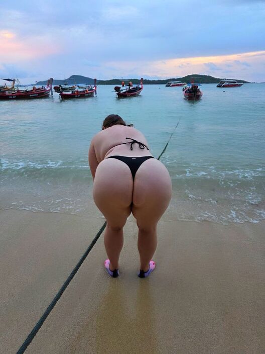 В жизни я простая милая девушка и только вы знаете кто я