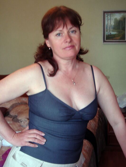 Жена в нескромном топике