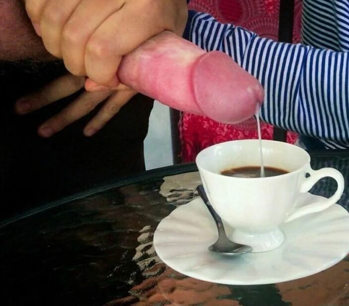 Кому  подать утренний кофе?