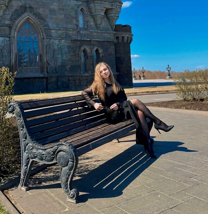 В колготках)