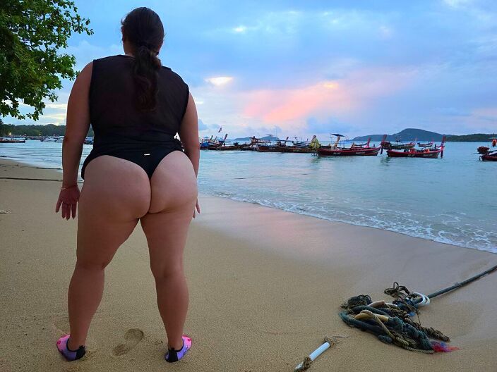 В жизни я простая милая девушка и только вы знаете кто я