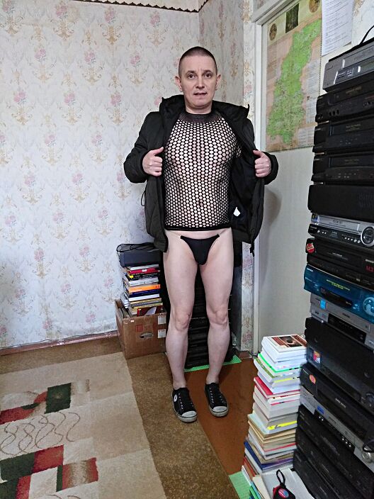 Буду сосать в подъезде.Надеюсь никто не увидит