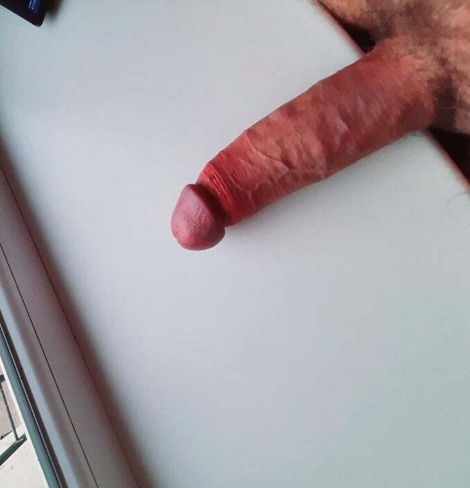 На подоконнике