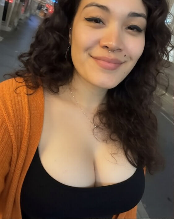cleavage queen