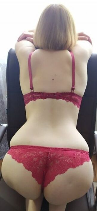 Сладкая попка перед еблей.