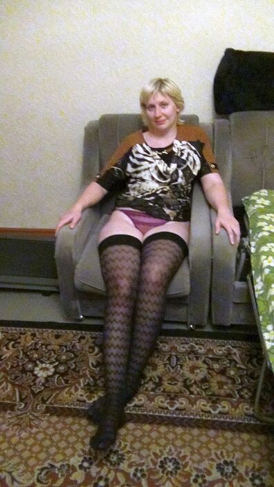 готовится к стриптизу