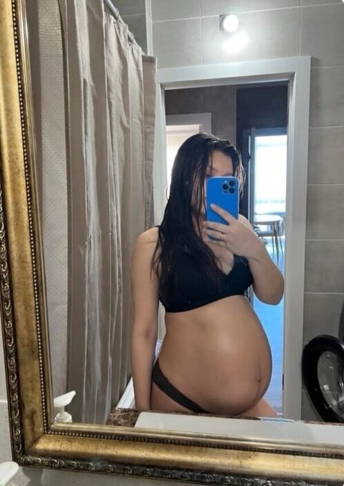 Жена забеременела от любовника случайно