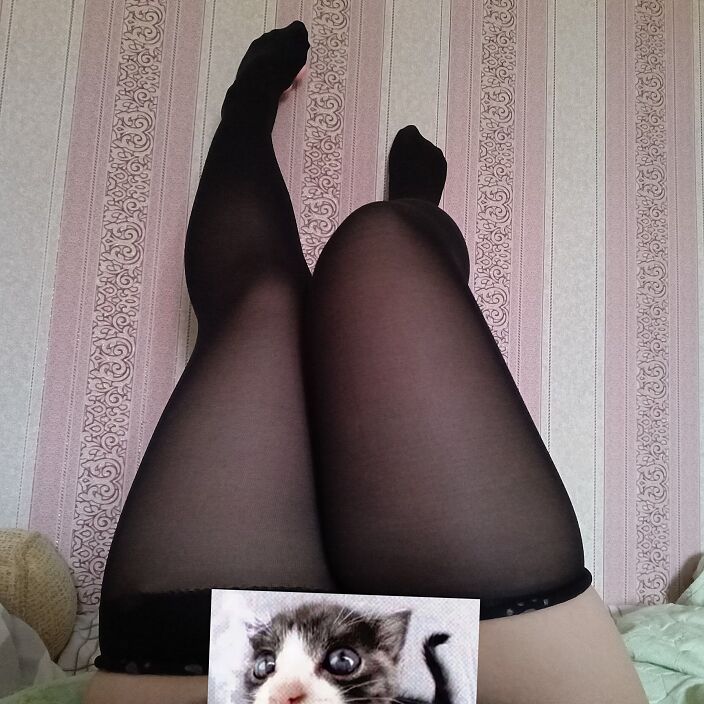 Девочки,кто оближет ножки