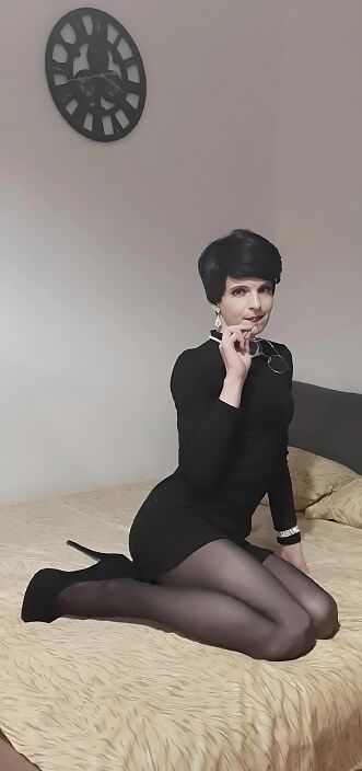 Black pantyhose)