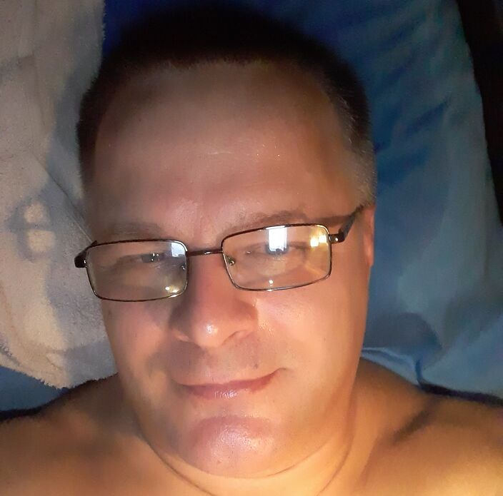 Опущенный с точкой над губой
