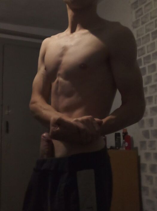 Твой подарок ждёт тебя под штанами