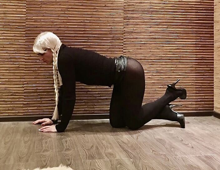 Хочу, чтобы меня выебали спереди и сзади, как блядь  пос