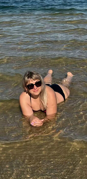 Отдыхала)