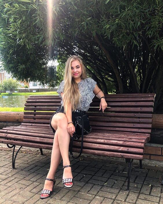 Без трусиков)