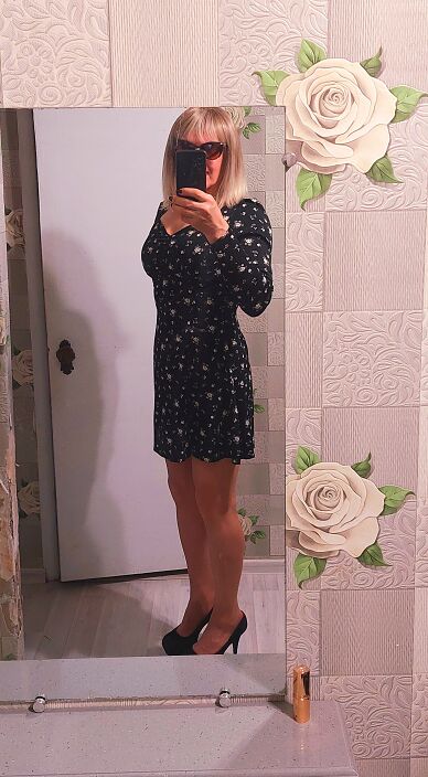 В платье