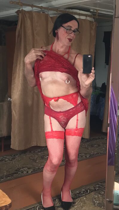 Natali в красном