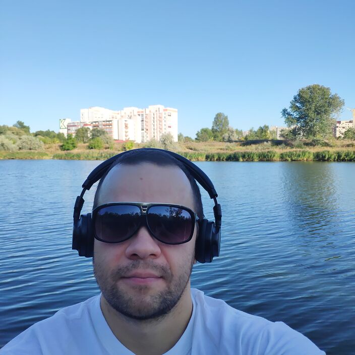 Мальчик красавчик