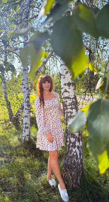 Стою  около березке))