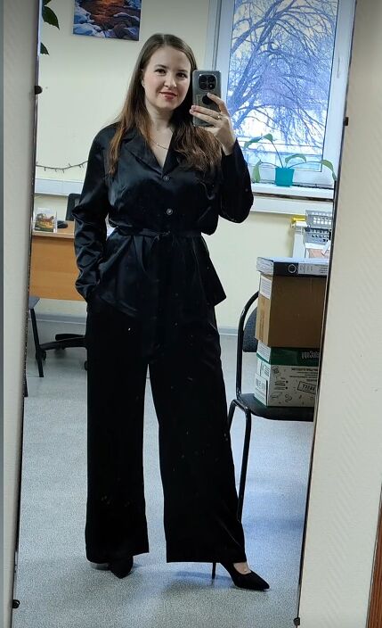 Шлюшка в офисе)