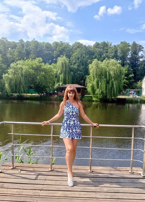 Стою около причала))))