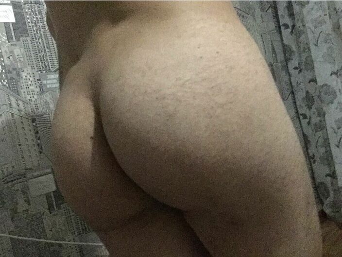 Попочка без трусиков. Что скажите мужчины?