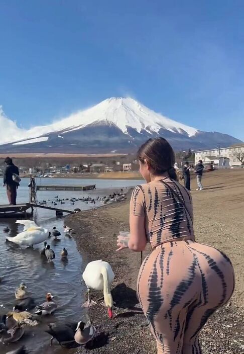 23432