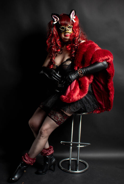 Я уже без юбки, а чего ждешь ты?