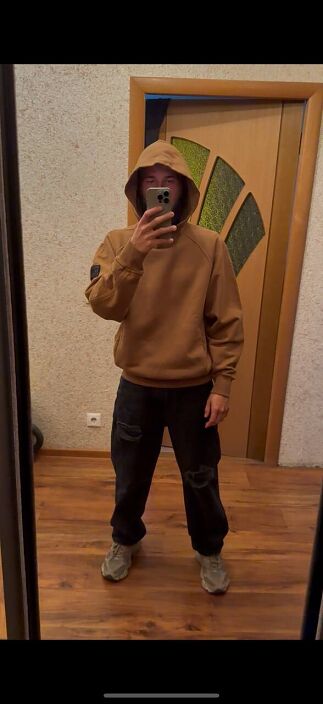 стою в прихожей