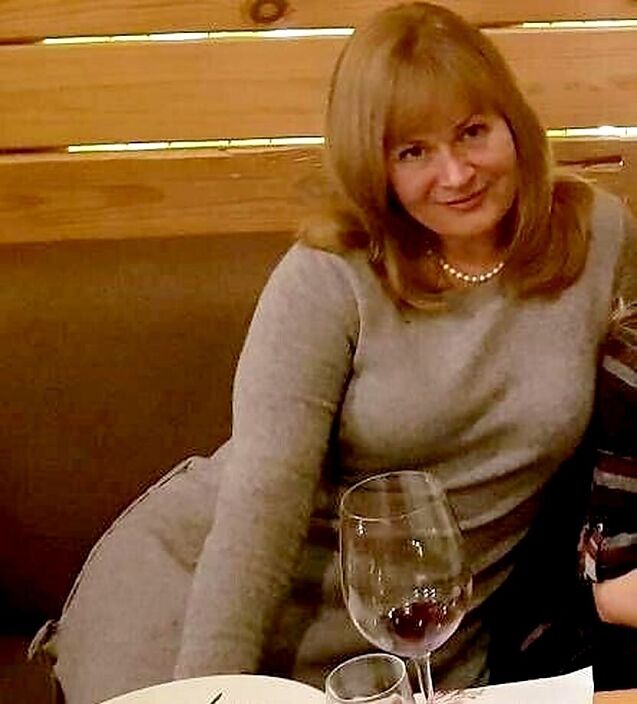 Красивая аппетитная фигуристая милфа