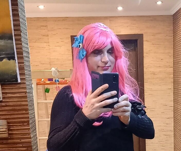 Жизнерадостная шлюшка))