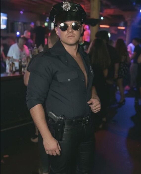 ІДИ МАЛЕНЬКА ЗАТРИМАЮ З ПРИСТРАСТЮ