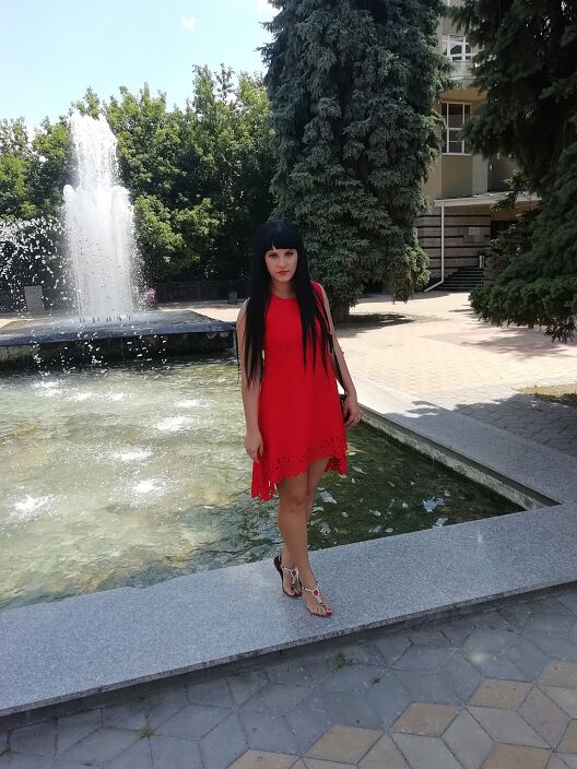 В красном)))