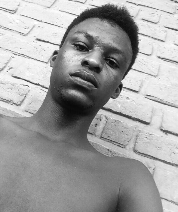 I am here looking for a relationship,I am romantic,hands