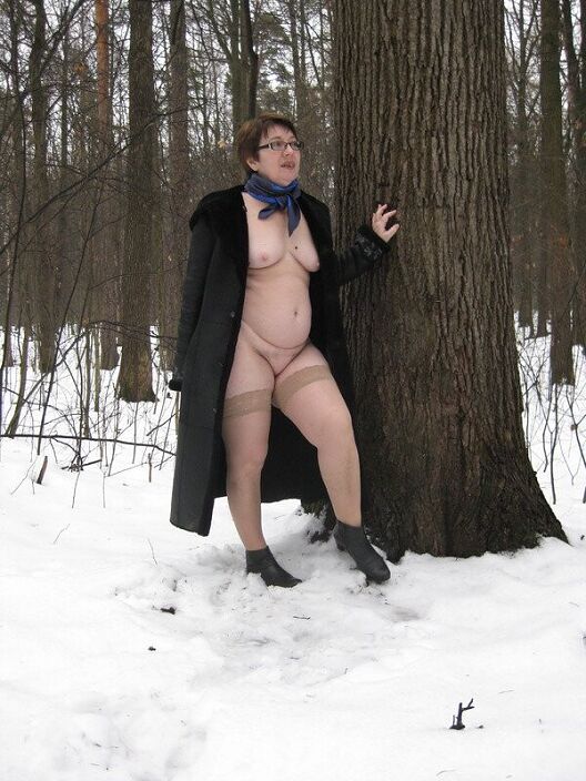 Нина в лесу