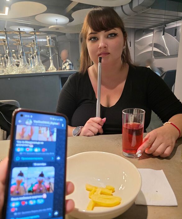 Представь что встретил меня в кафе и только ты из окружа