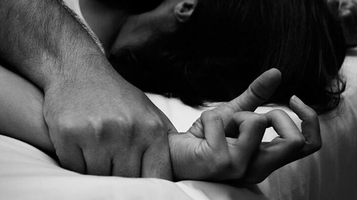 Возбуждает