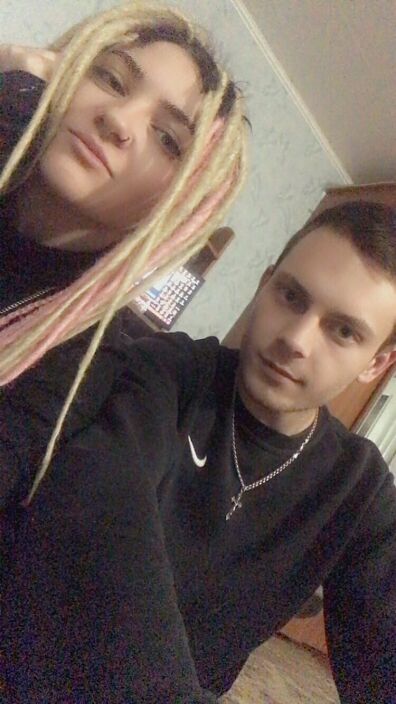 Мне 23, я с права