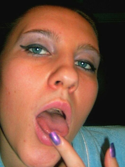 Кто хочет накормить меня спермой?