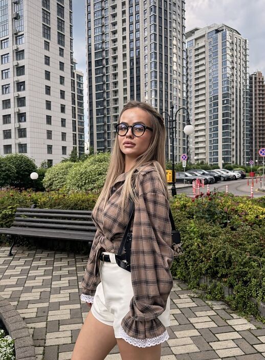 В очках