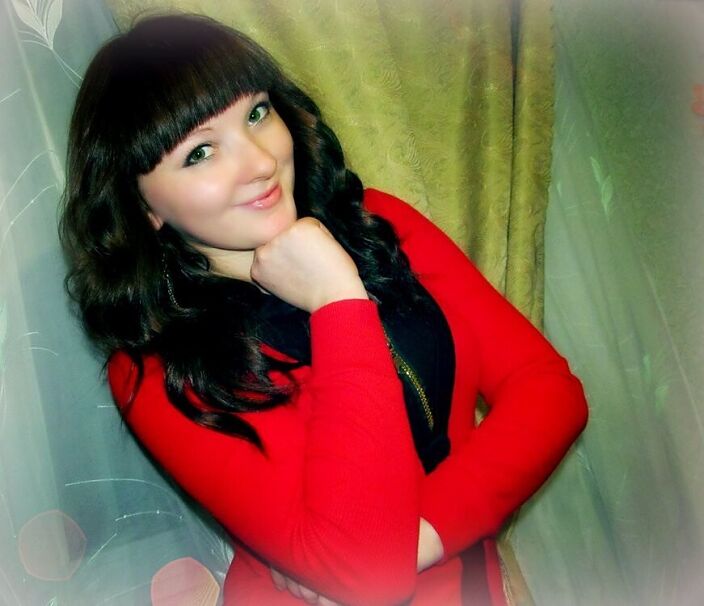 в алом