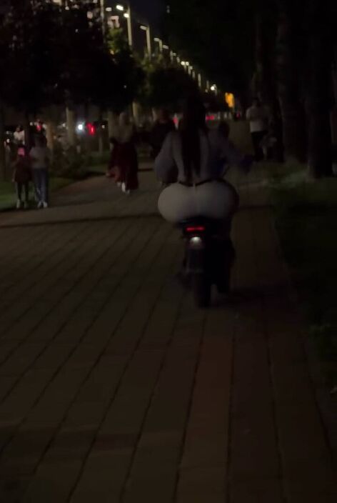 32423